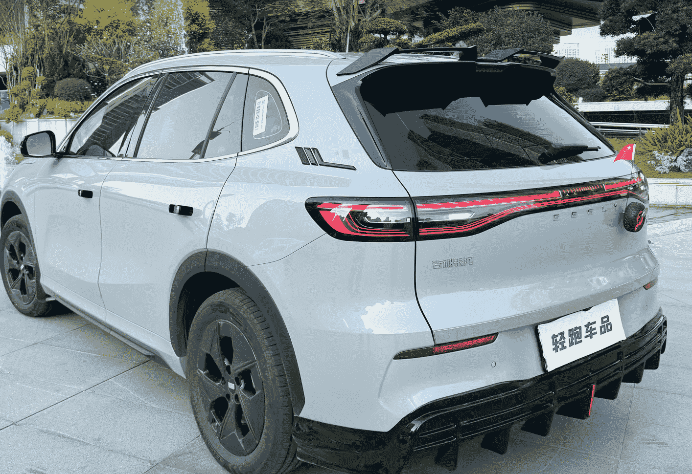 Xevaban.com ở 214 Giải Ph&oacute;ng l&agrave; đơn vị chuy&ecirc;n cung cấp phụ kiện oto, đồ chơi oto, phụ kiện geely ex5, đồ chơi geely ex5,&nbsp;xevaban, 214 giải ph&oacute;ng, bodykit ex5, độ bodykit ex5, cản trước ex5, cản sau ex5, c&aacute;nh gi&oacute; ex5.